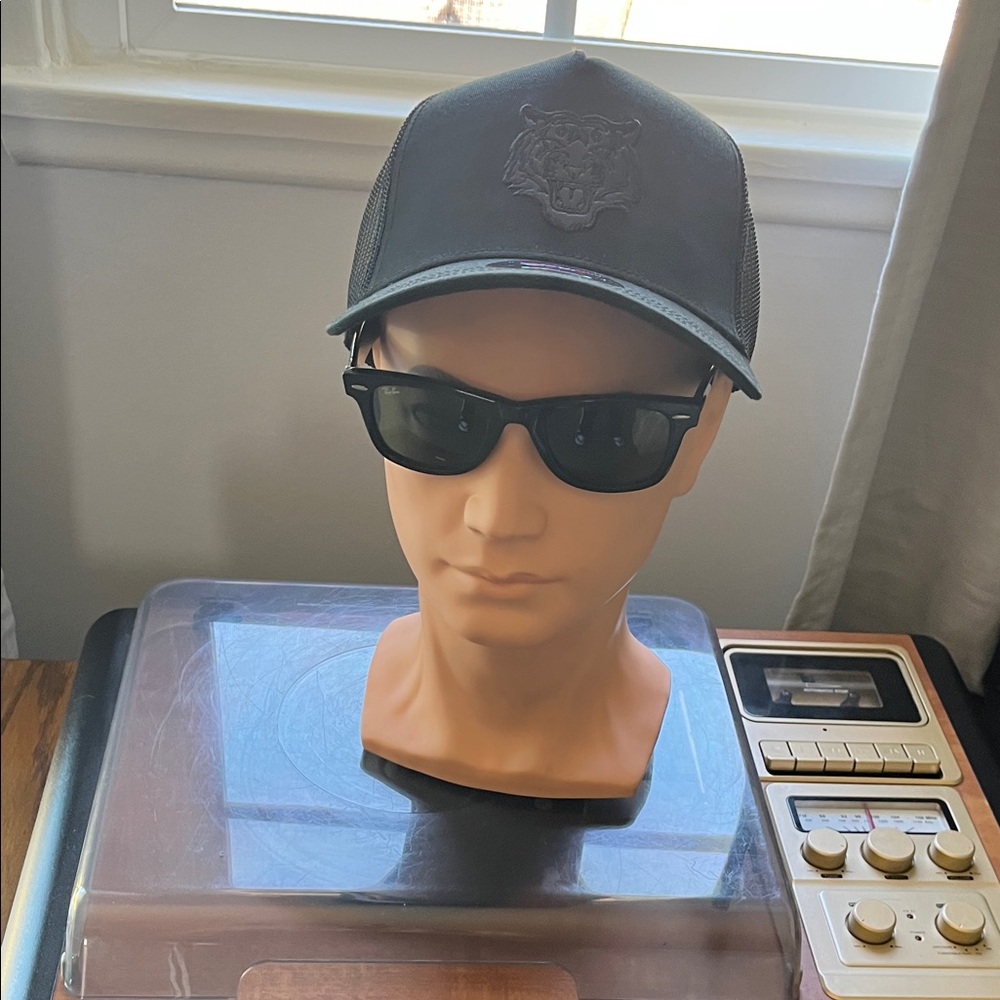 Black Cap w tiger patch - image 1